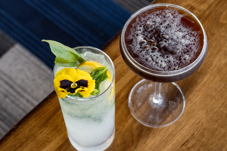 SIGNATURE COCKTAILS & DRINKS